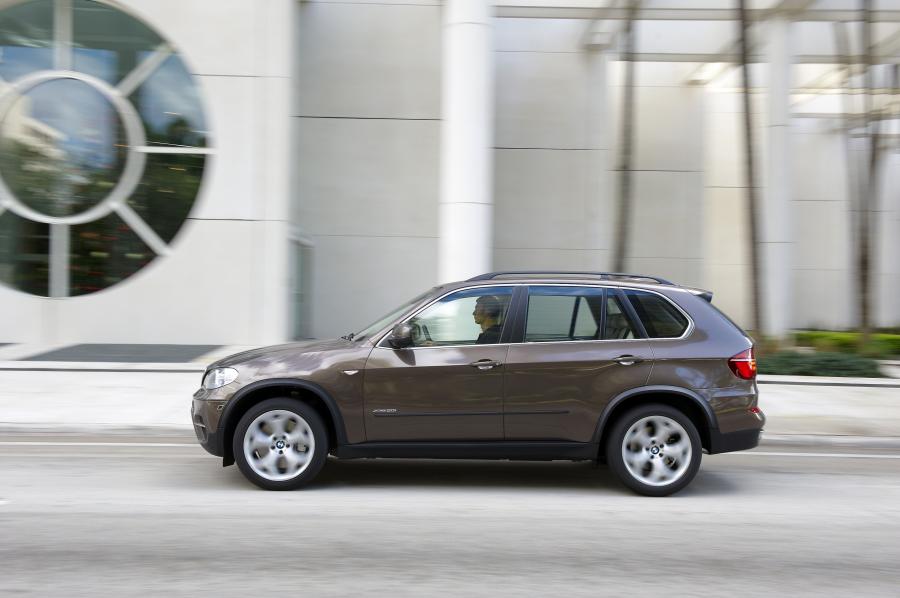  BMW X5 xDrive 5.0i 2010 года  (фото 45 из 142)
